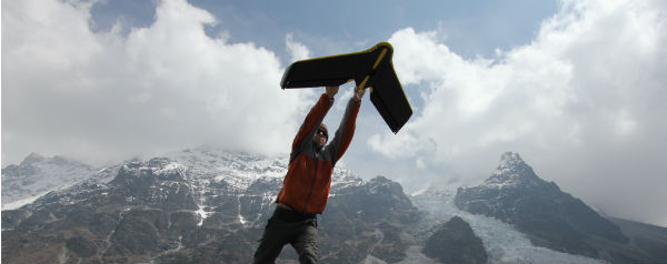 Walter Immerzeel laat een drone op in de Himalaya. Meer op KIJK Live!