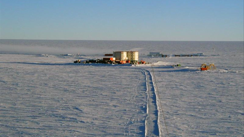 In het onderzoeksstation Concordia op Antarctica leven wetenschappers in extreme isolatie. 