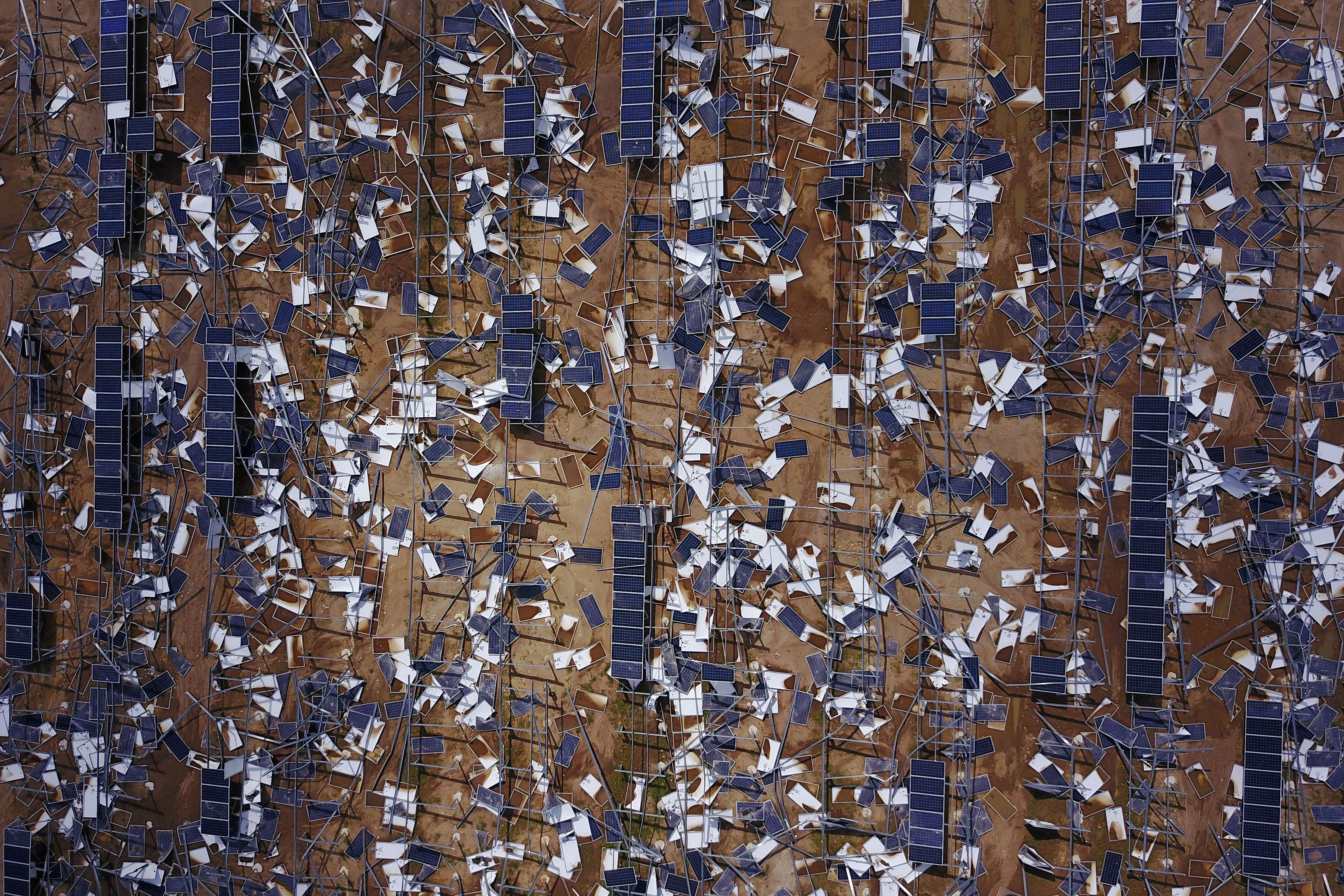 Verwoeste zonnepanelen