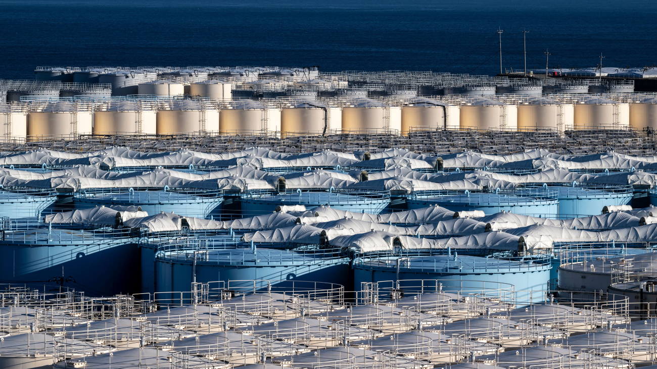 Koelwater in grote cilindervormige tanks