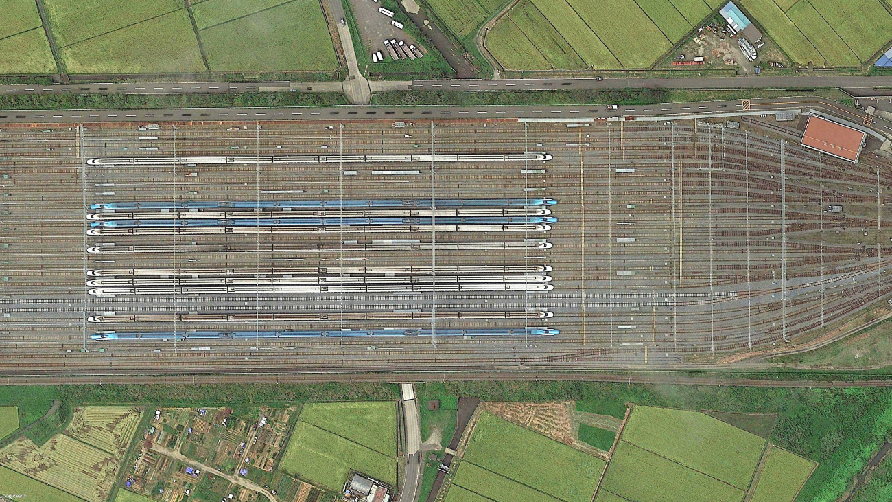 Satellietfoto van het rangeerterrein voor Shinkansen-treinen