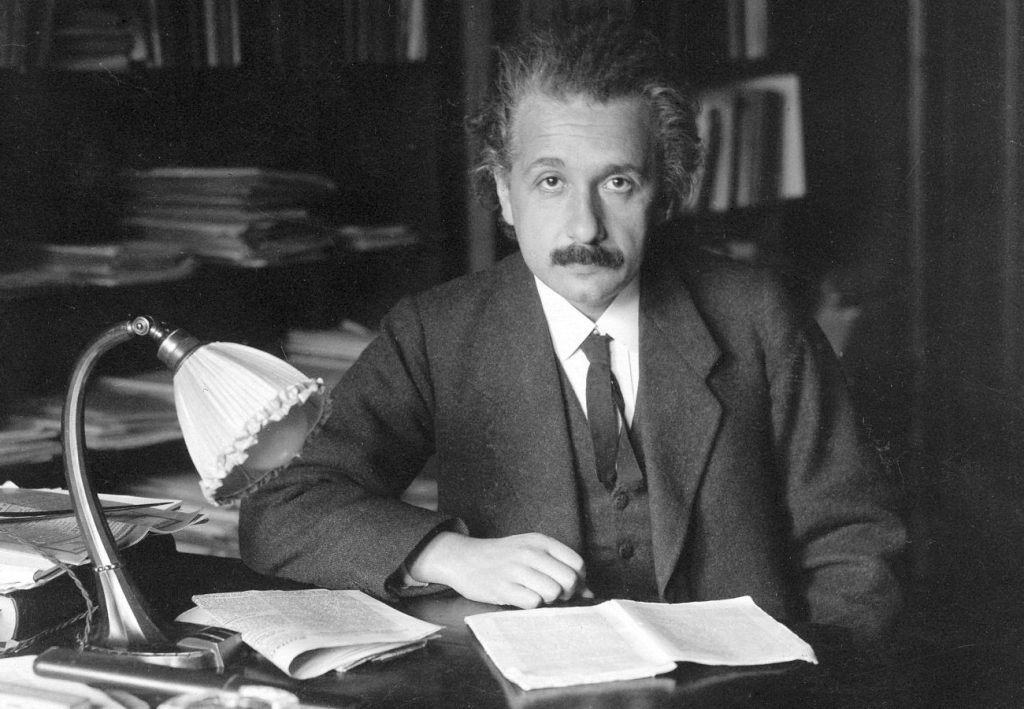 Einstein als professor aan de universiteit van Berlijn (1920).