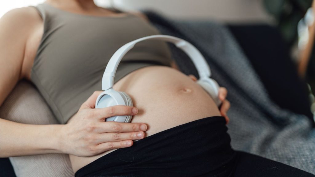 Baby in de buik luistert naar ritme van liedjes